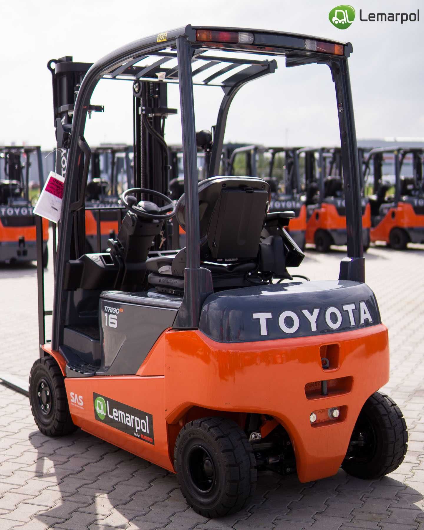 Nowy wózek widłowy Toyota 8FBM16T