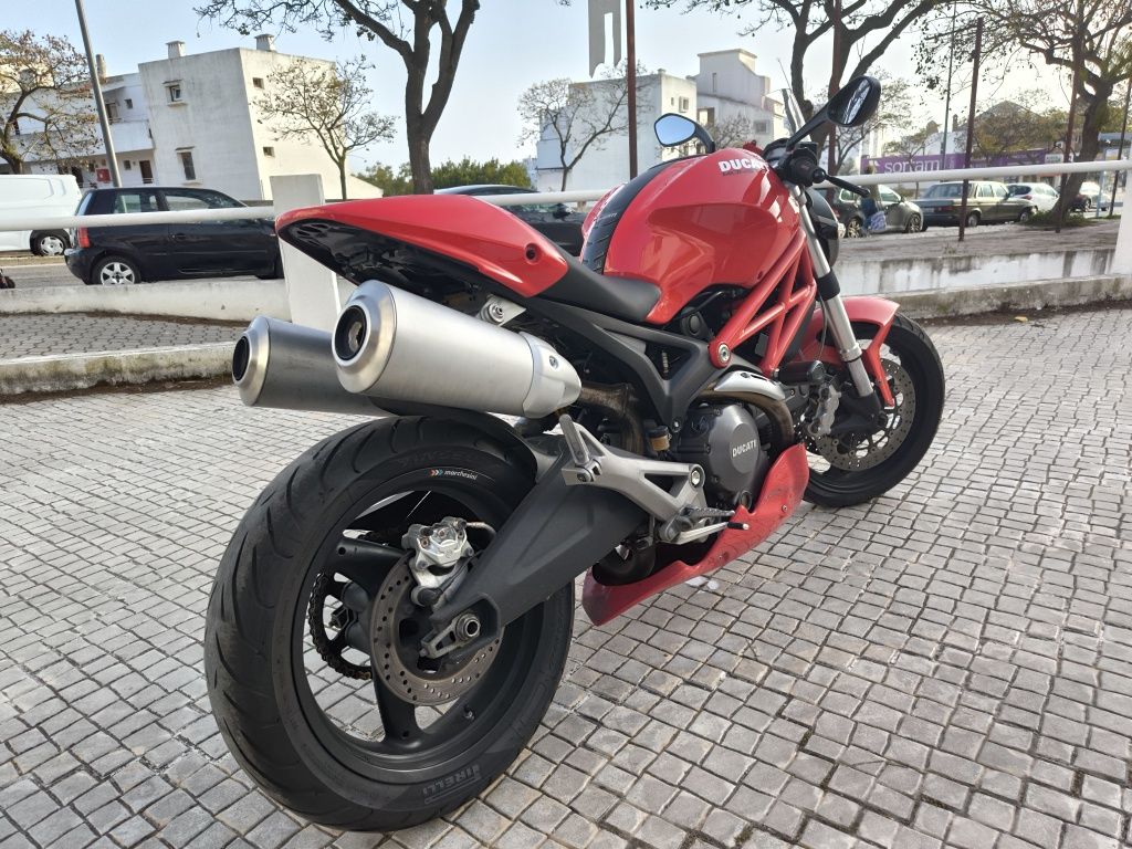 Ducati Monster 696