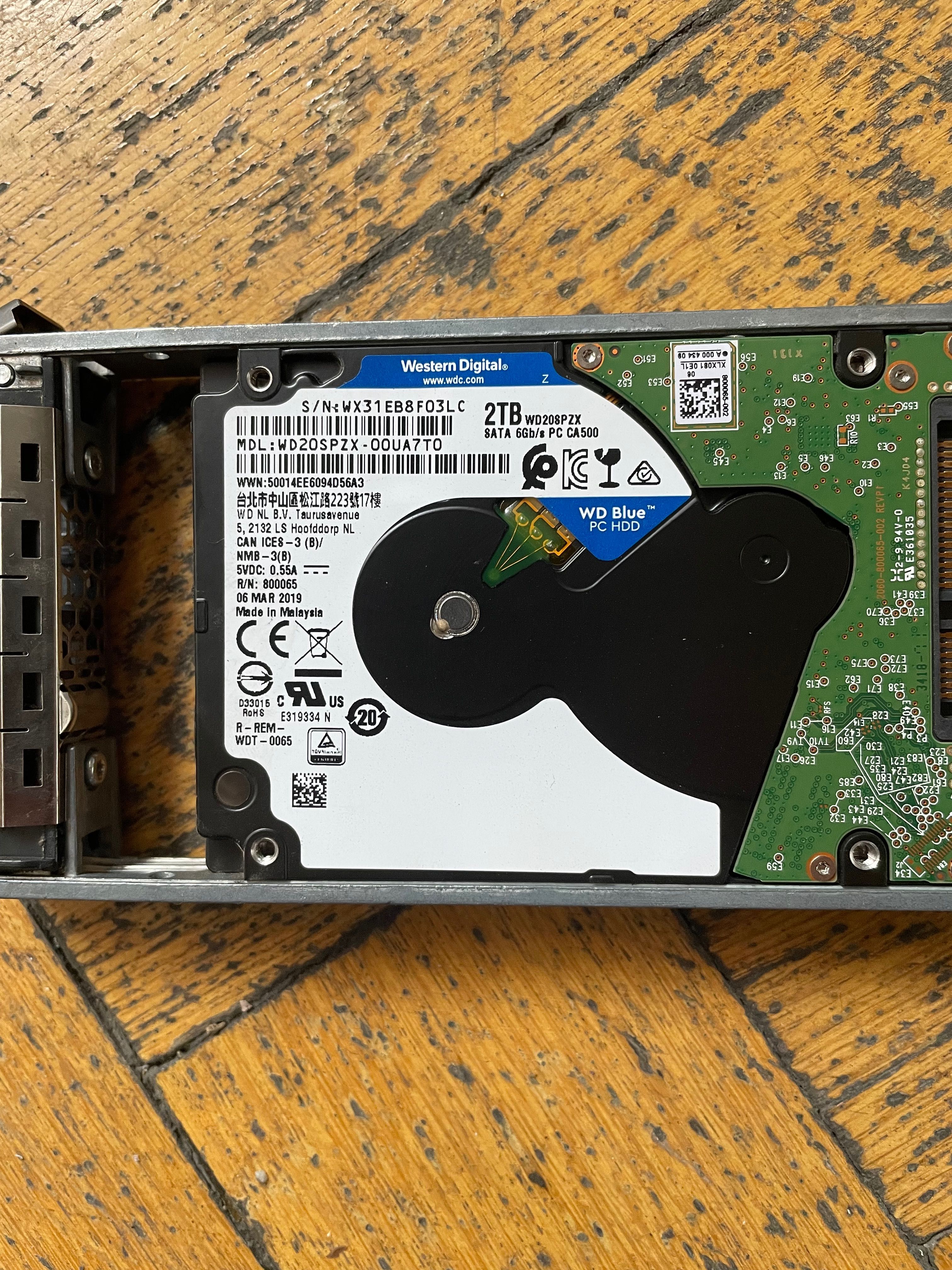 Sprzedam serwer Dell PowerEdge R910 + UPS + 9 dysków + szafa