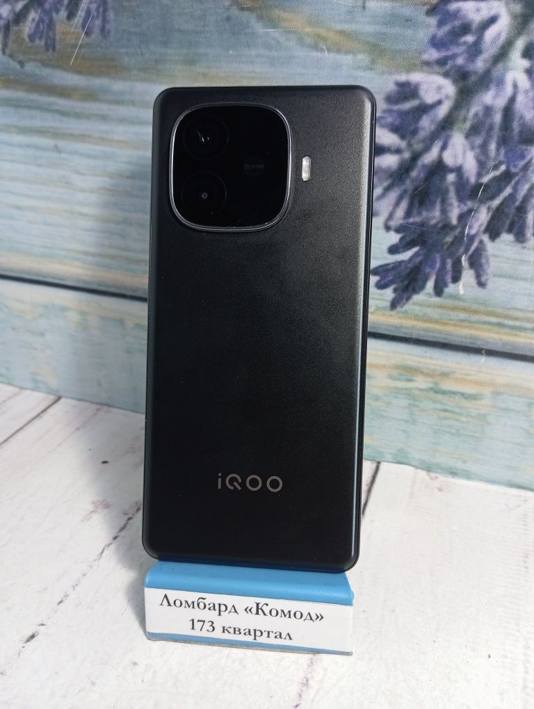 Мобильный телефон  Vivo Iqoo 5 8/256 gb android 15