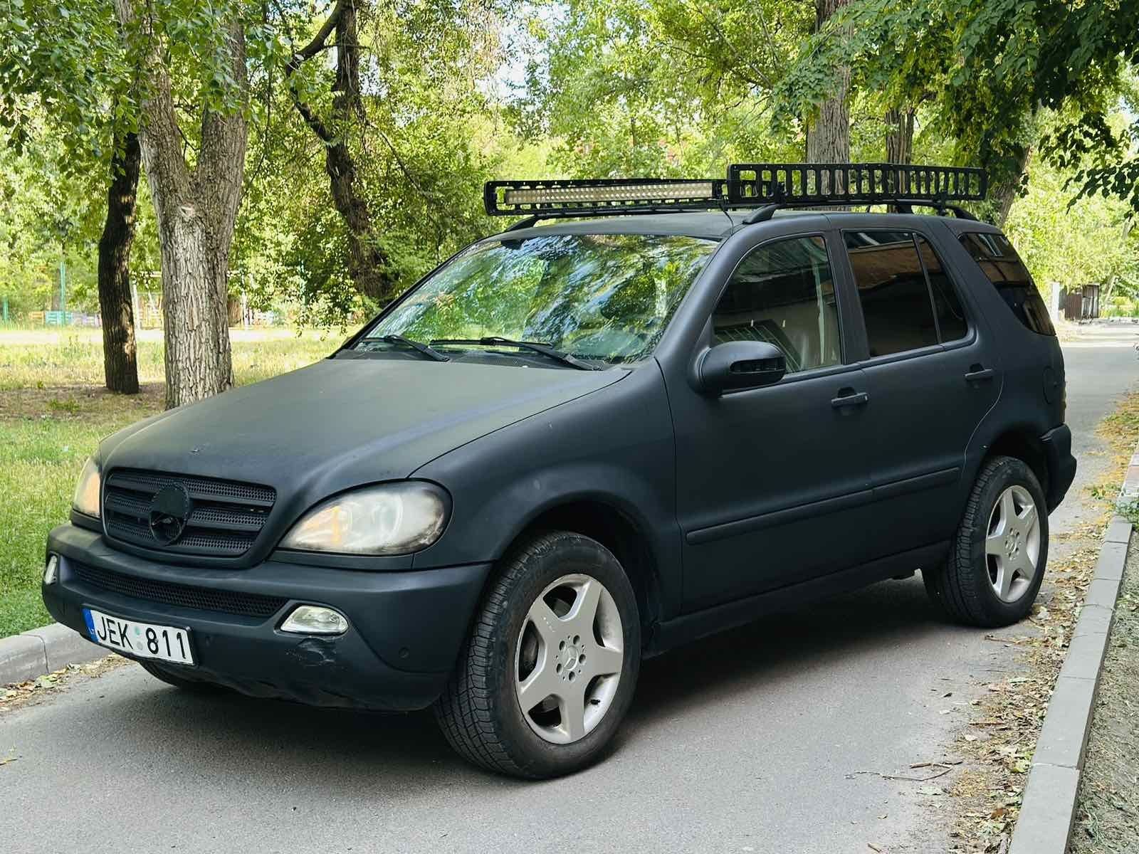 Продам автомобиль Mercedes МL 4 литра дизель полний привод