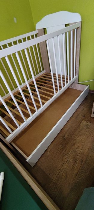 Zestaw łóżeczko dziecięce + komoda