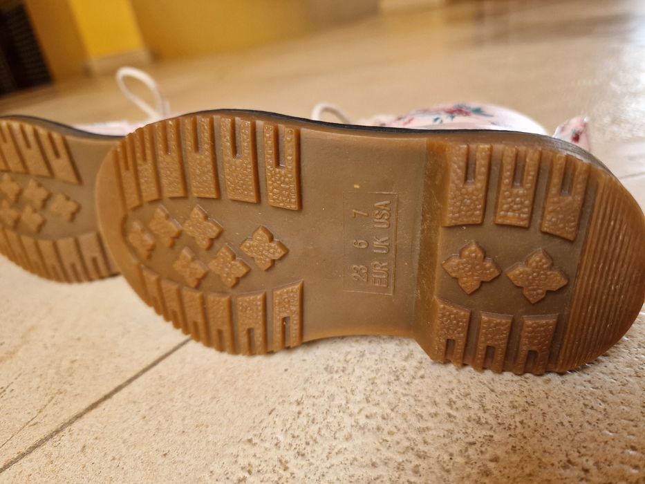 Botas coloridas para criança