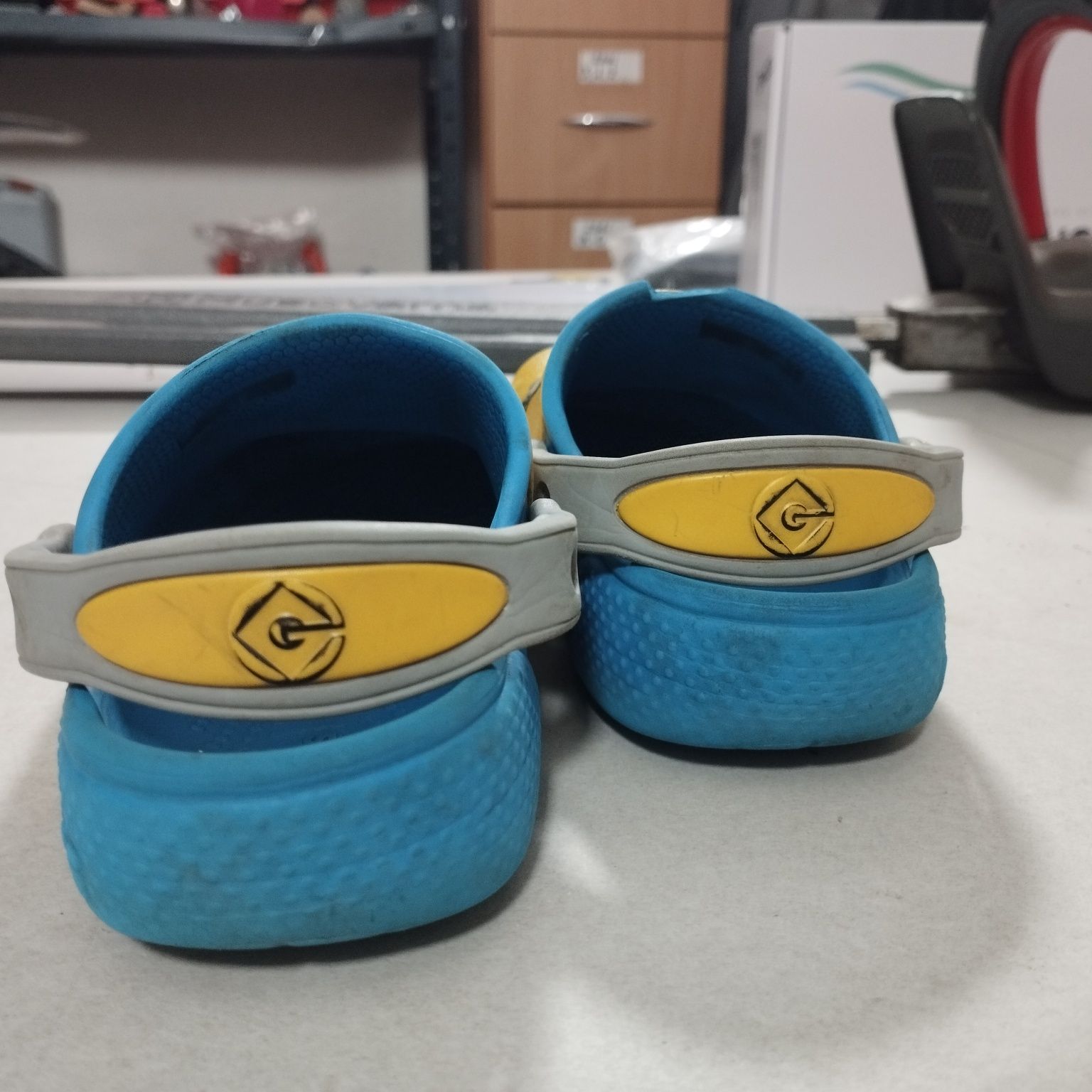 Klapki Crocs Minion