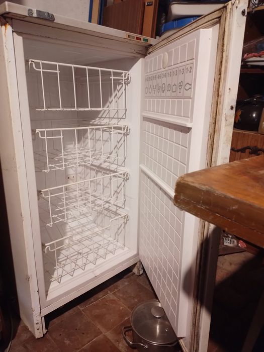 Продам морозильну камеру