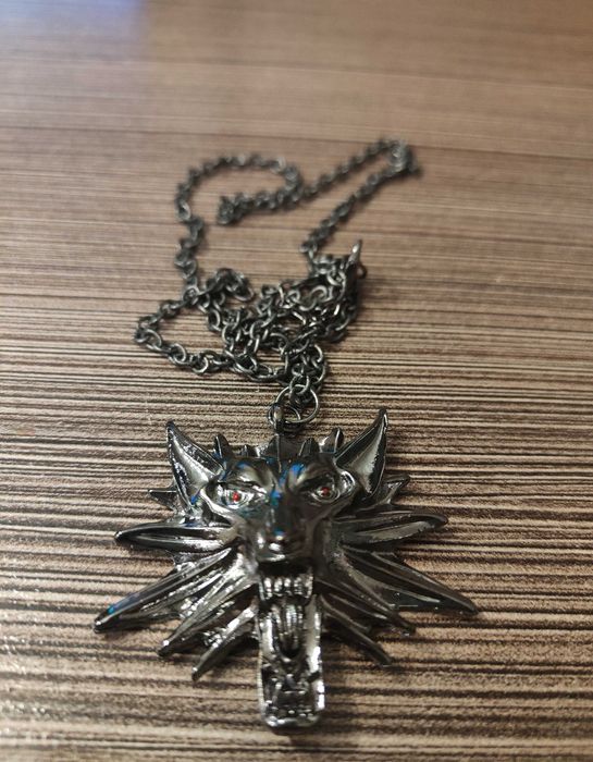 Medalion wilka wiedźmin metalowy serial gra Geralt amulet