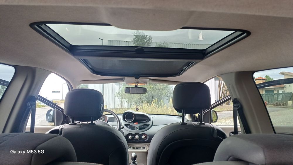 Renalt twingo com teto panorâmica