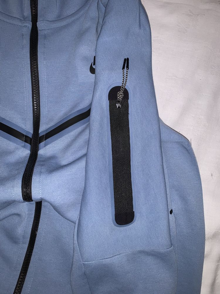 Продам Nike tech fleece два кольори