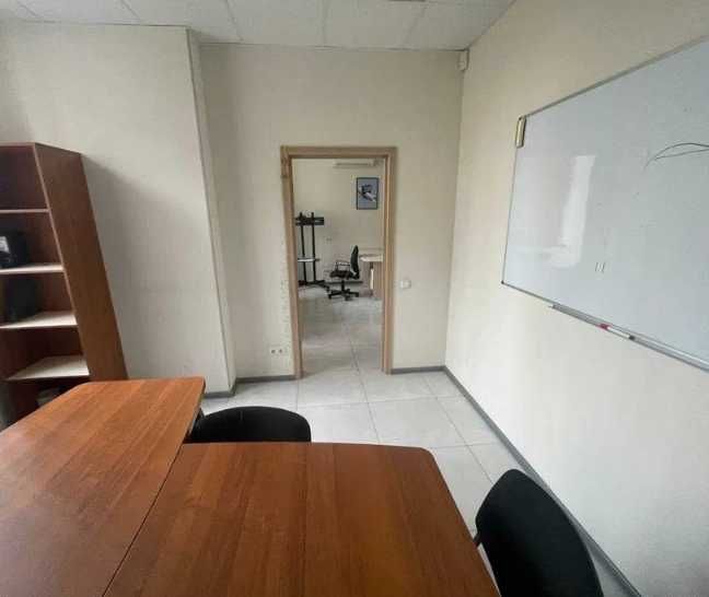 Оренда, офісне приміщення з ремонтом, окремий вхід, нф, 60 кв.м, метро