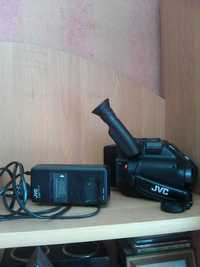 Продам  кинокамеру  \   JVC  \.