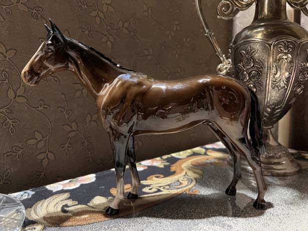 Статуэтка фарфоровая Лошадь Beswick Horse Bois Roussel