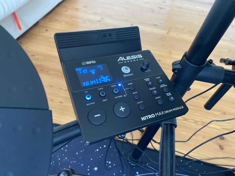 Bateria Eletrónica ALESIS NITRO MAX KIT + Coluna + Banco – COMO NOVA!