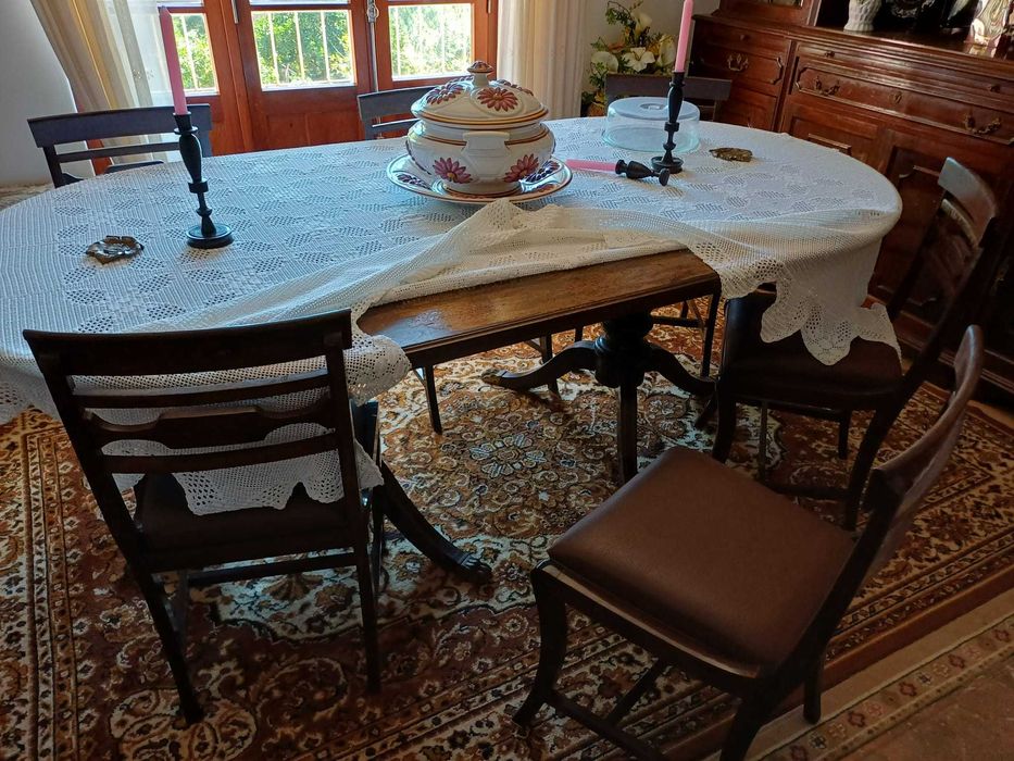 Mobília de sala de jantar estilo colonial