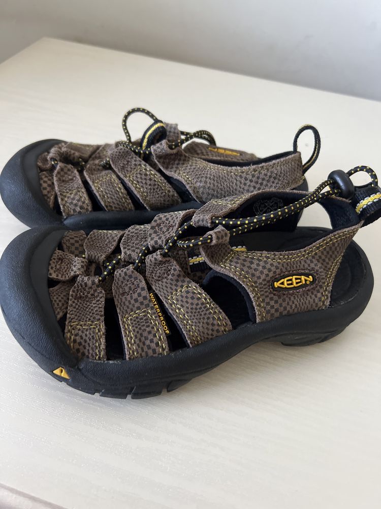 Босоніжки доя хлопчика Keen,30