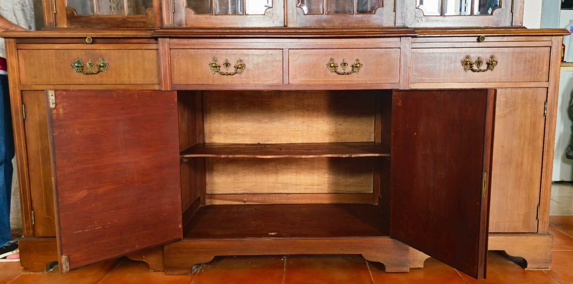 Conjunto sala de jantar (Mesa+Louceiro)