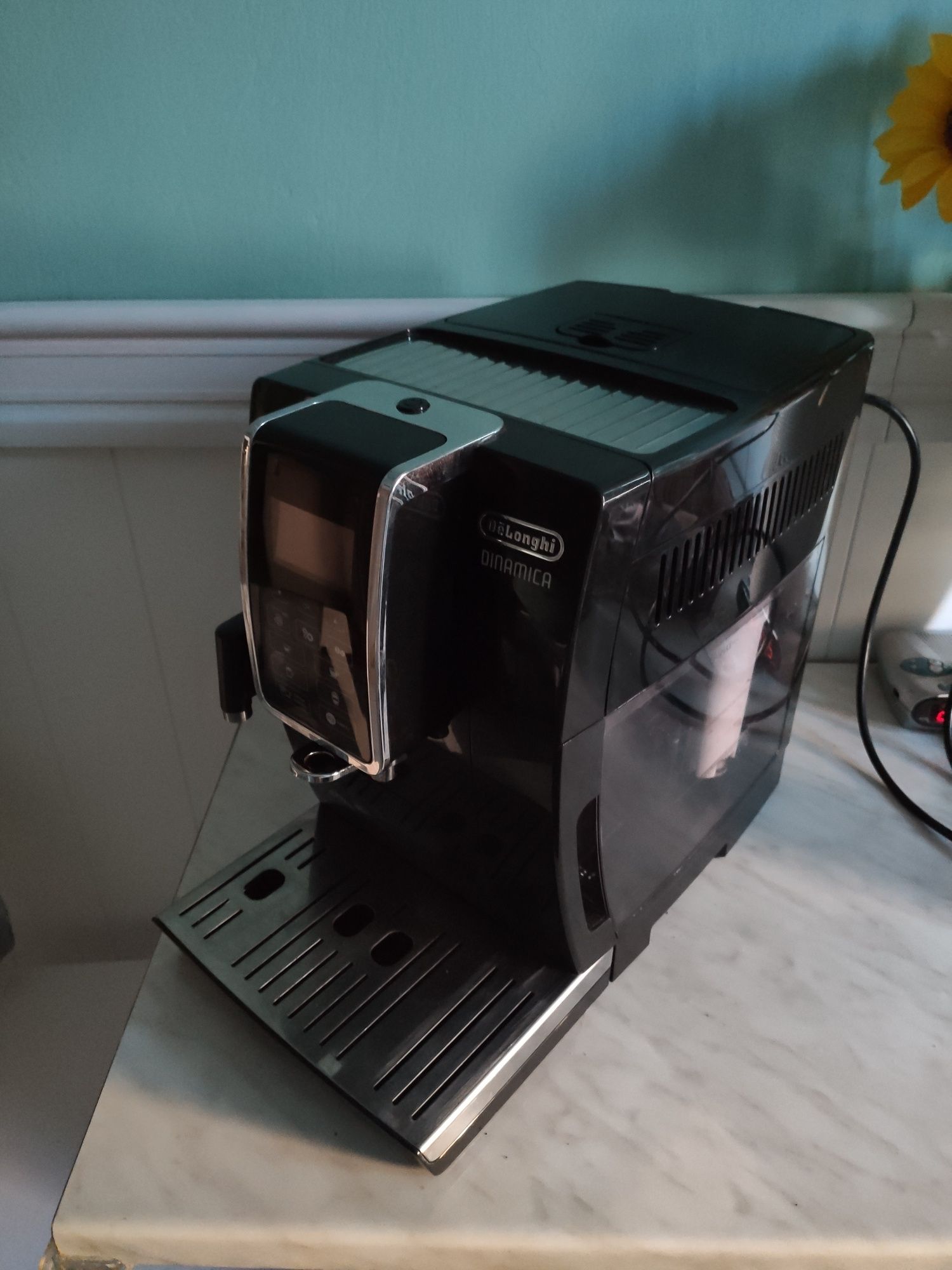Ekspres do kawy DeLonghi Dinamica ECAM350.55.B