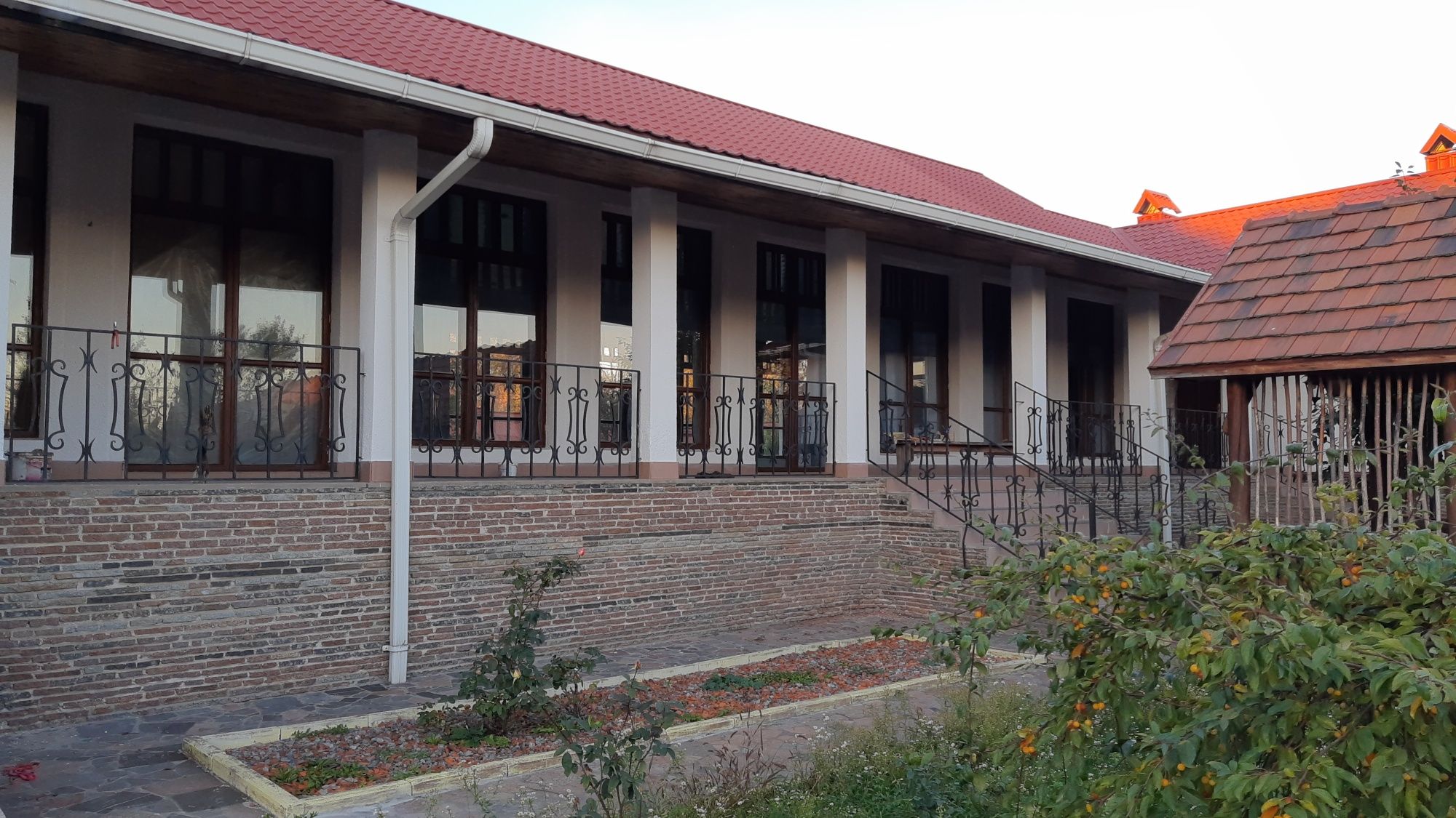 Поместье 2000кв.м.+бомбоубежище-под реб.центр,базуотдыха,хостел,другое