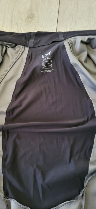 Sprzedam oryginalna bluzę gore tex kolor czarny - M