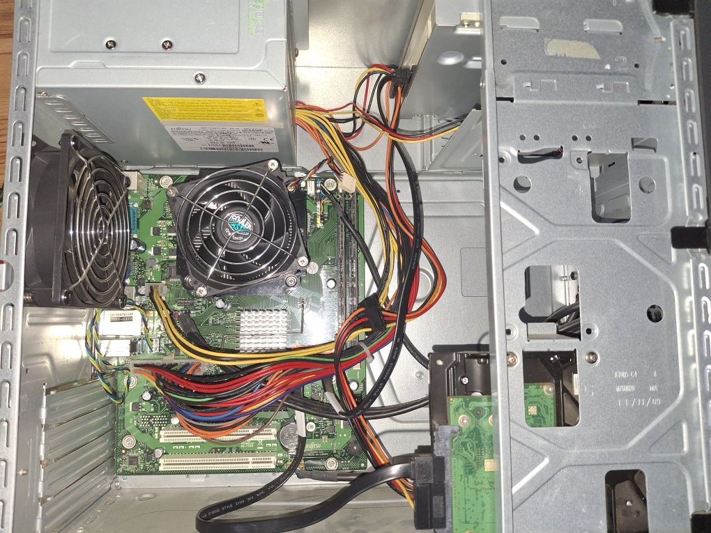Komputer Stacjonarny Fujitsu