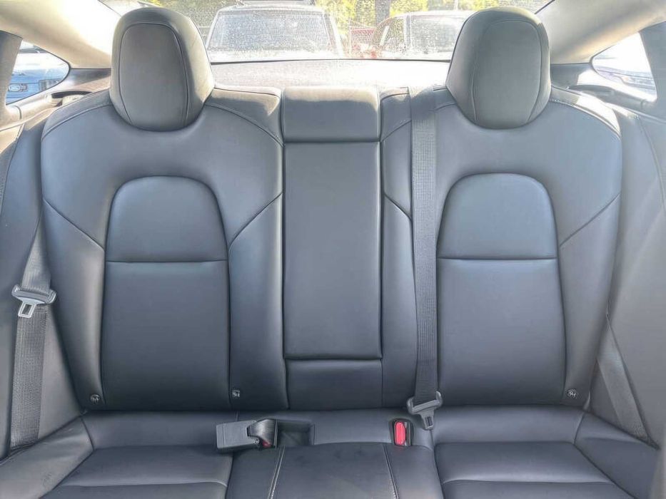 Tesla Model 3      2023