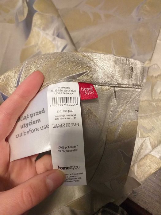 Szara zasłona na przelotkach o złocistym wzorze 135x250