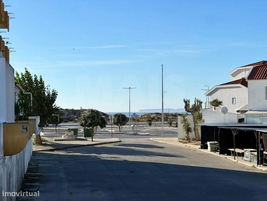 Café, Bar, Restaurante a 50m da Praia com Esplanada!