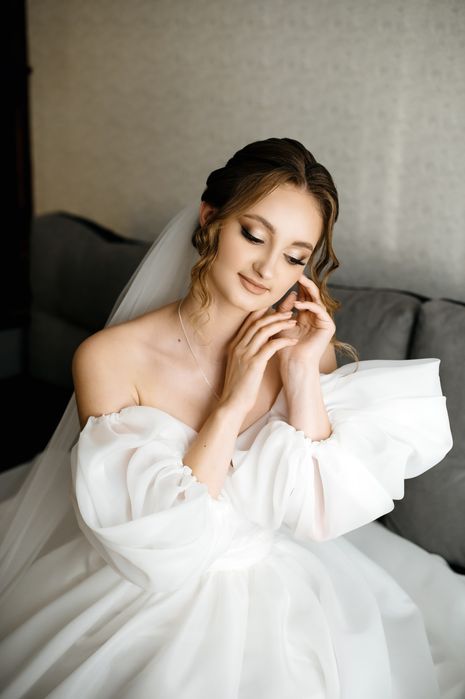 Продаж весільної сукні