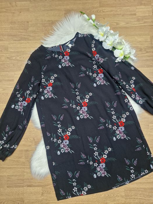S H&M Czarna sukienka w kwiaty z długim rękawem