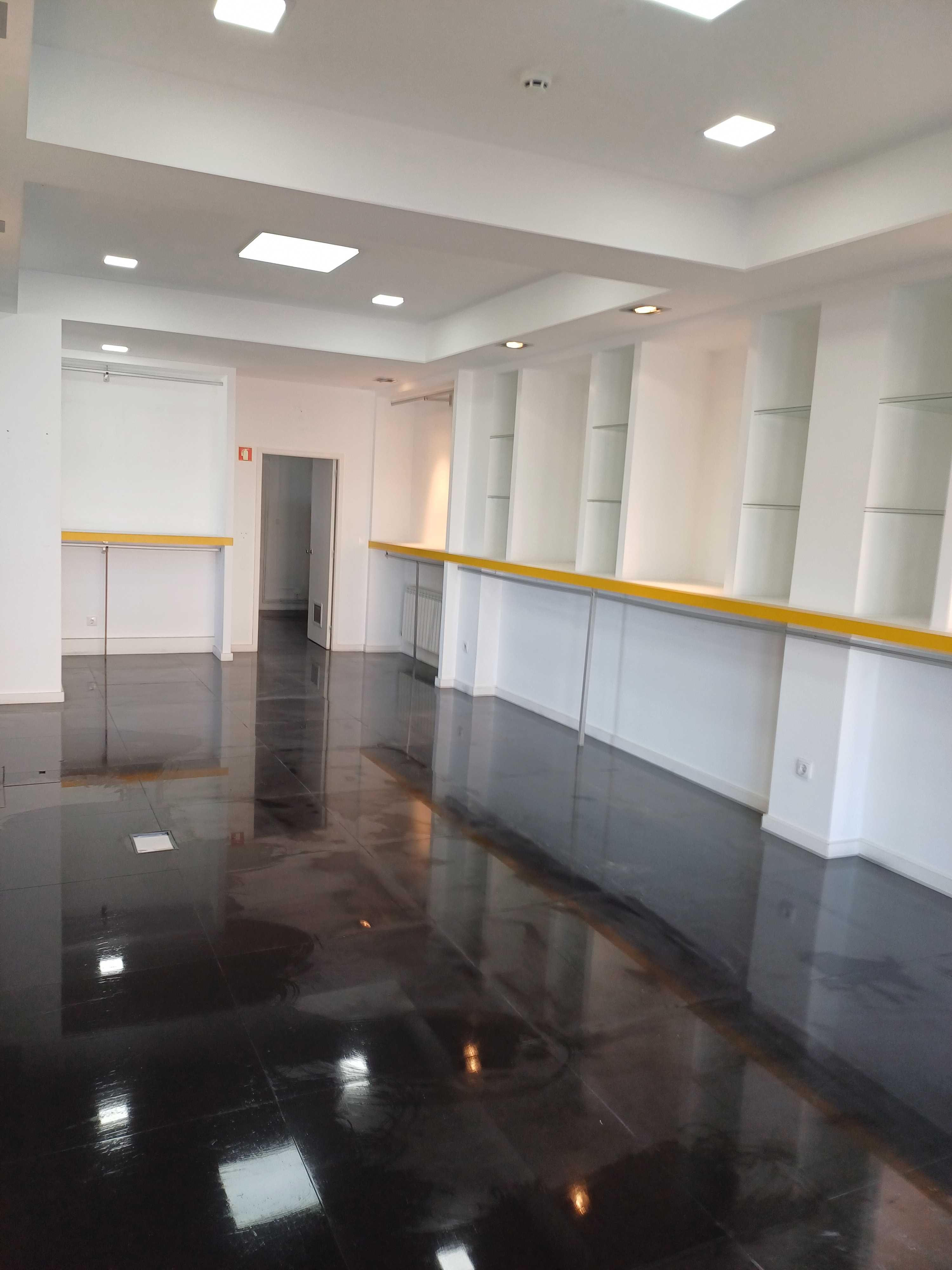 Espaço comercial em Vilar de Andorinho.
