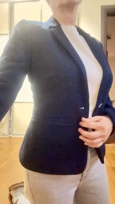 Reserved. Marynarka na formalne okazje. Taliowana