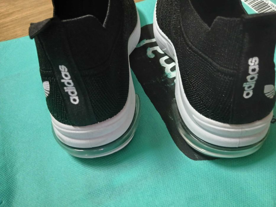 Sapatilhas pretas Adidas, sem cordões (n38)