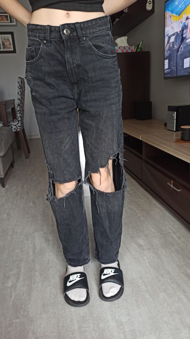 Sinsay MOM FIT 34. czarne spodnie z dziurami