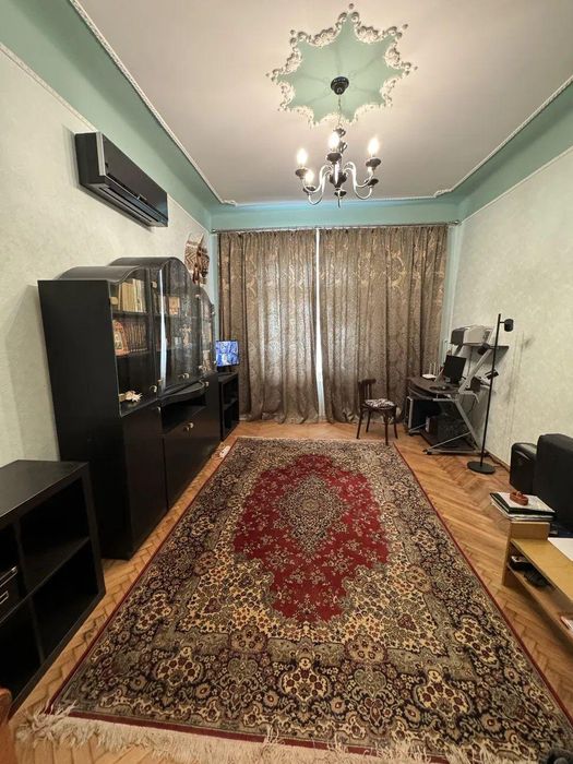 Продам 4-кімнатну квартиру в районі Держпрому (Центр)