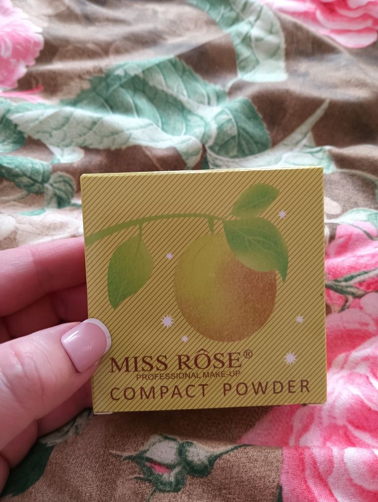 Miss Rose puder 2 w 1 do twarzy