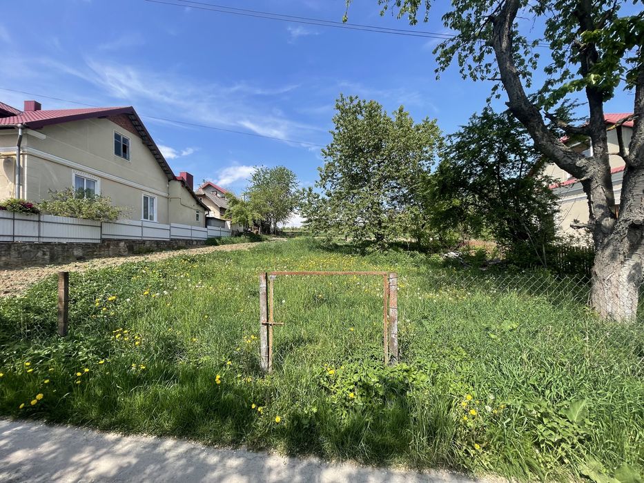 Дві земельні ділянки під забудову