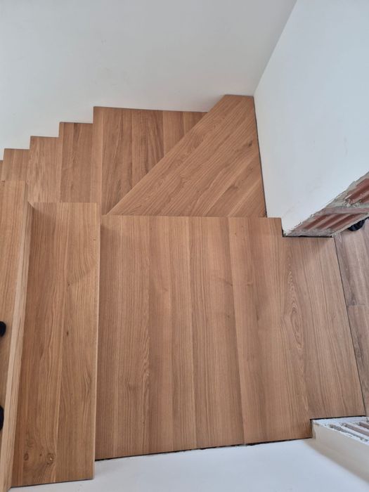 Schody z litego drewna w konkurencyjnej cenie, zapraszamy do kontaktu!