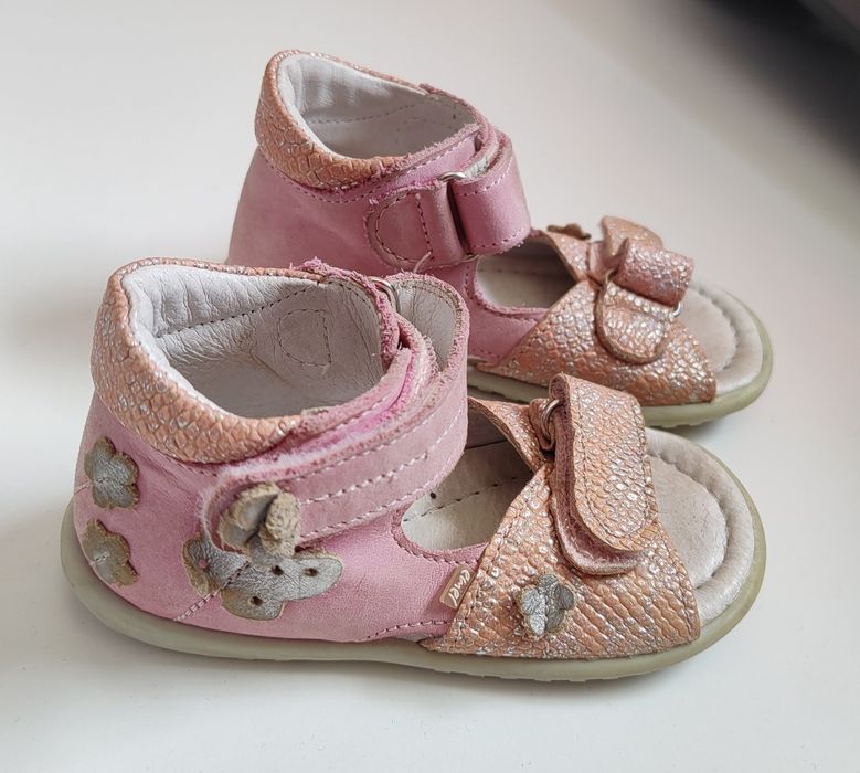 Sandały dziewczęce Emel, różowe, rozmiar 21, używane