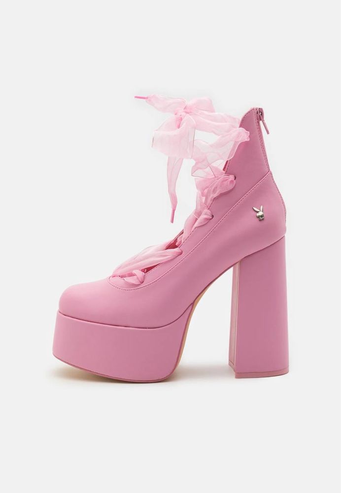 на платформе y2k Dollskill