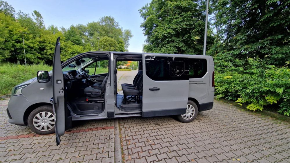 Wynajem busa 9-osobowego (z kierowcą i bez)