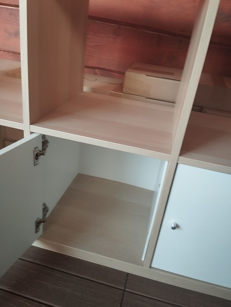 Kallax 4x2 z 2 wkładami