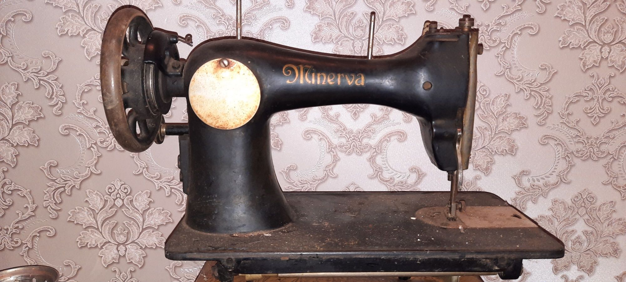 Швейная машинка "MINERVA M-16".