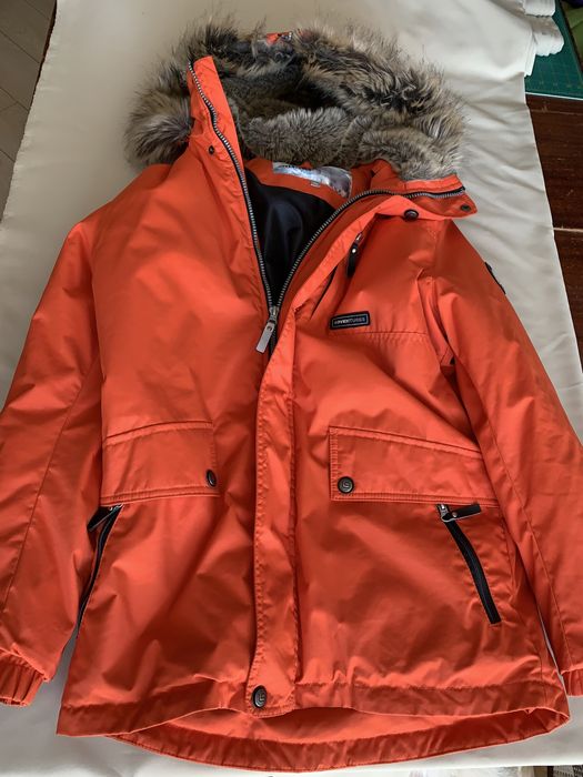 Продам зимнюю куртку Ленне