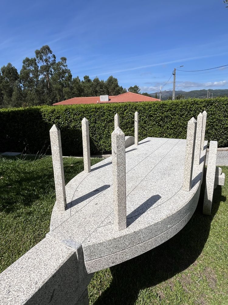 Carro de bois em granito
