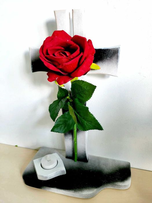 STROIK na cmentarz STROIKI na grób kompozycje nagrobne Z RÓŻĄ I LAMPKĄ