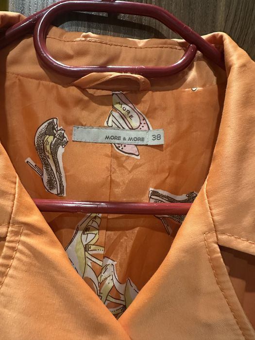 Яскравий тренч, 38р