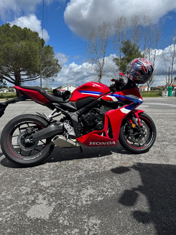 Honda CBR650 com apenas 7.000km