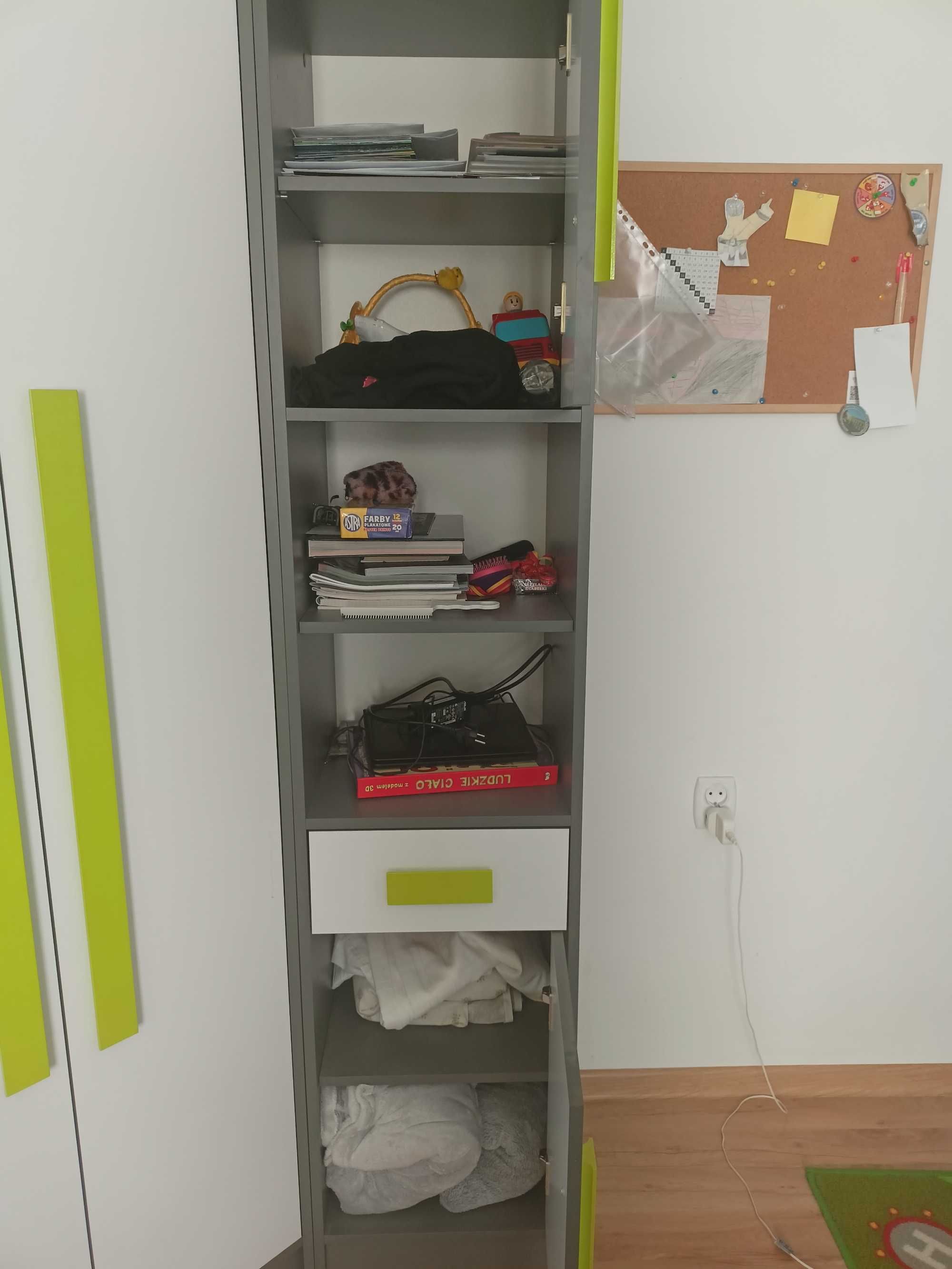 Zestaw mebli do pokoju młodzieżowego w  bardzo dobrym stanie