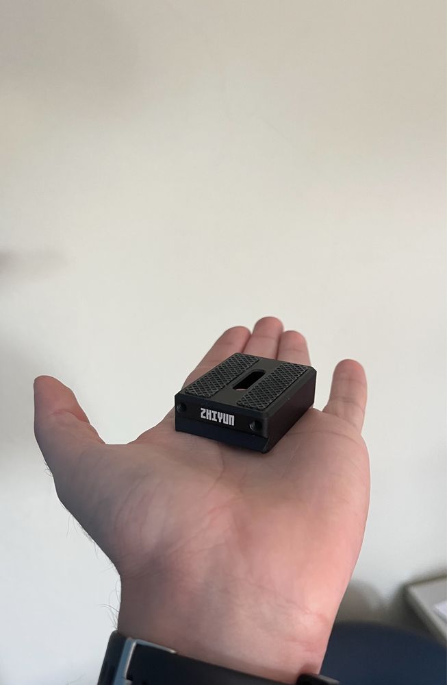 Gimbal ZHIYUN S + Tripé ( Bluetooth e Wi-fi - Autonomia 14 horas )