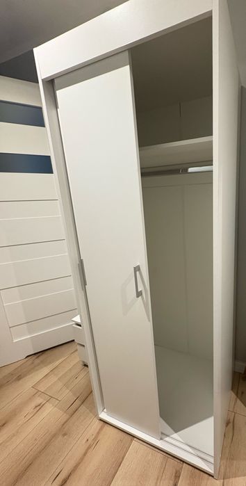 Szafa ubraniowa / drzwi przesuwne / biała