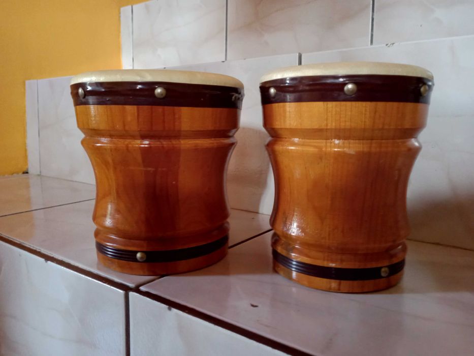 dwa bębenki muzyczne